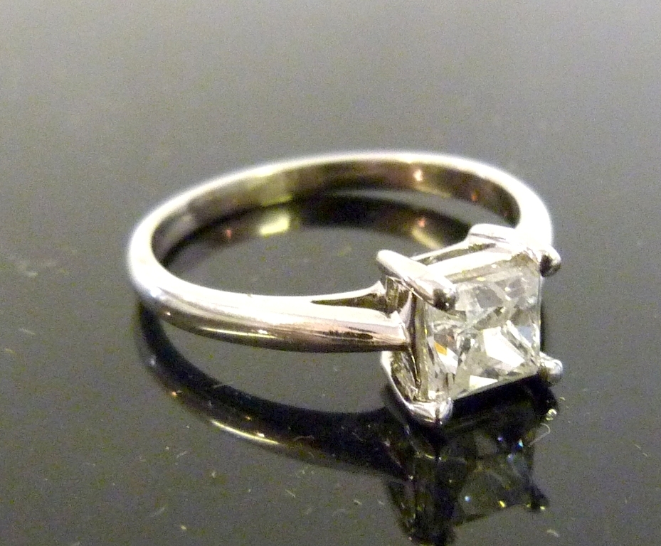 An 18ct White Gold Princess Cut Solitaire Diamond Ring, approx 1ct