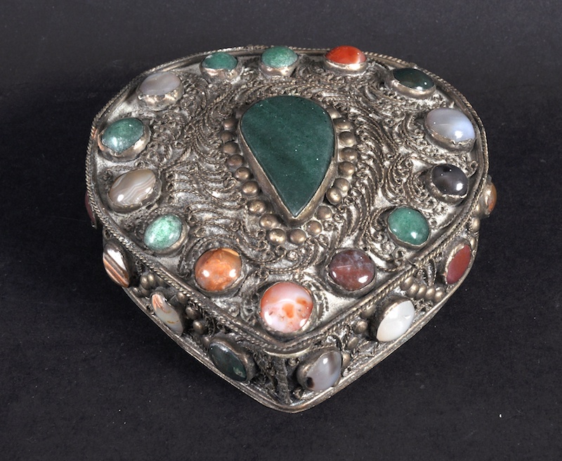 AN INDIAN HEART SHAPED BOX set with stones. 4.25ins wide.