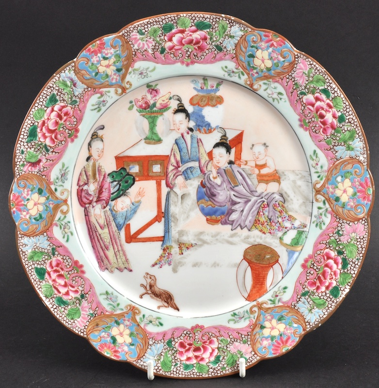 A SAMSON FAMILLE ROSE CIRCULAR PLATE painted with figures in an interior. 9ins diameter.