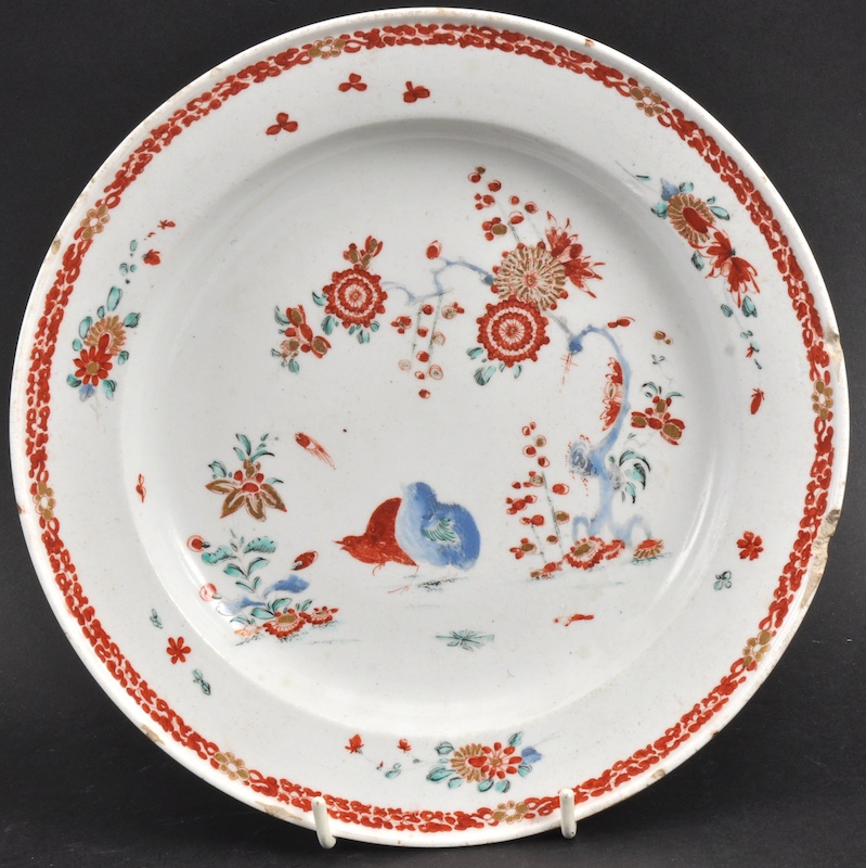 AN 18TH CENTURY BOW PLATE painted with the Quail pattern in the Kakiemon palette. 9ins diameter.