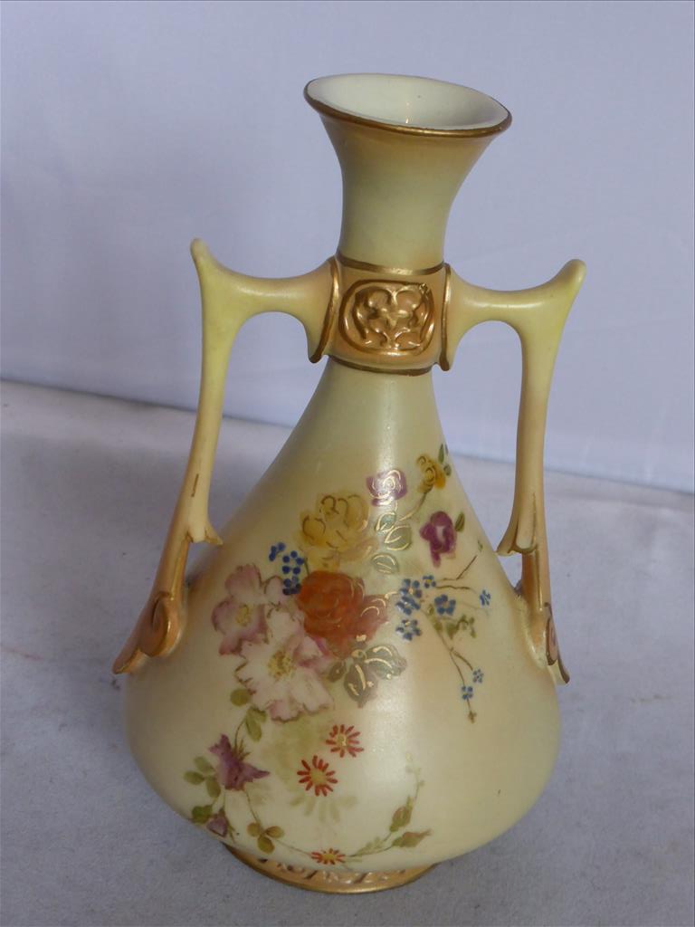 ROYAL WORCESTER BLUSH 2 HANDLED VASE, APPROX. 5.5 INS. SHAPE NUMBER 1021 (RESTORED) P&P 15