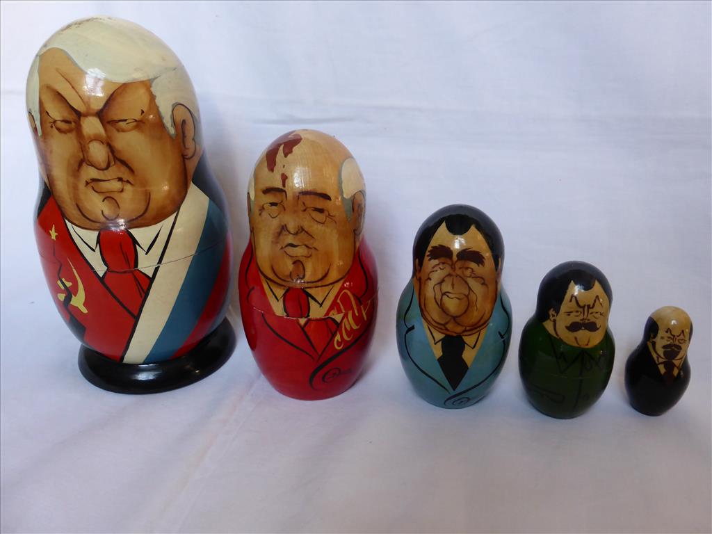 A RUSSIAN DOLL DEPICTING POLITICAL FIGURES P&P 15