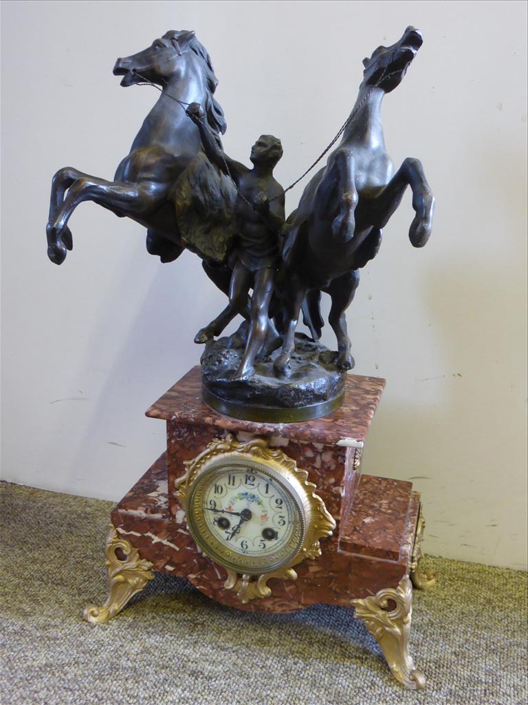 LATE 19TH CENTURY ROUGE MARBLE FRENCH MANTLE CLOCK, OUTSWEPT GILT METAL SCROLL FEET SURMOUNTED