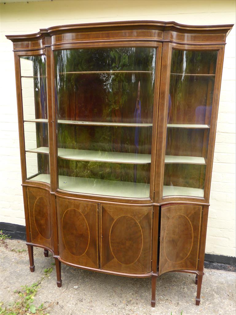 SUPERB EDWARDIAN SHERATON REVIVAL SERPENTINE FRONT GLAZED DISPLAY CABINET THOMAS JUSTICE AND SONS,