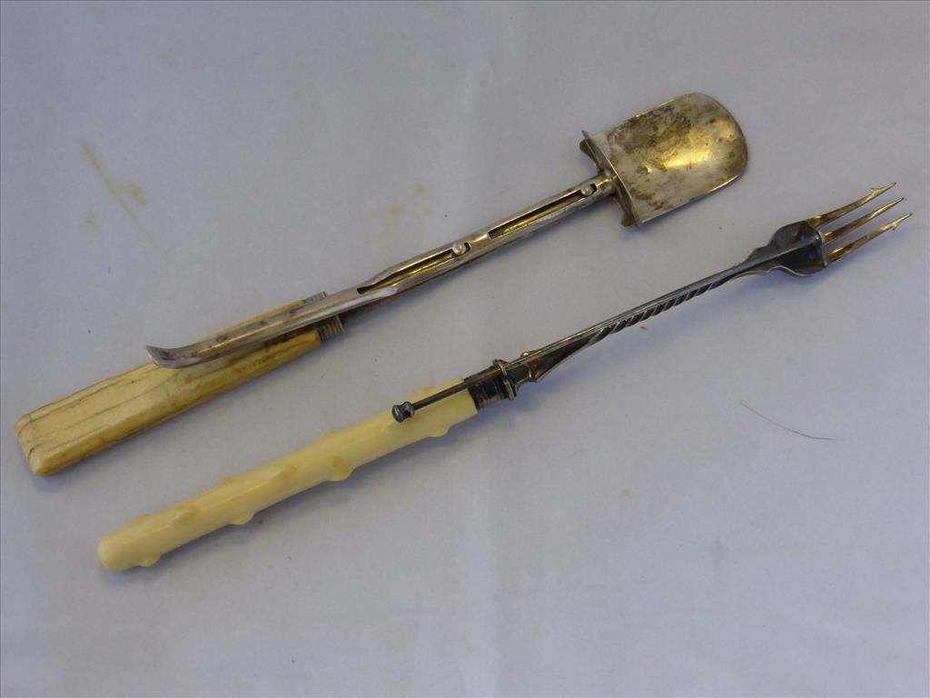 BONE HANDLED SILVER STILTON SCOOP WITH SLIDE MECHANISM AND A PICKLE FORK P&P 15