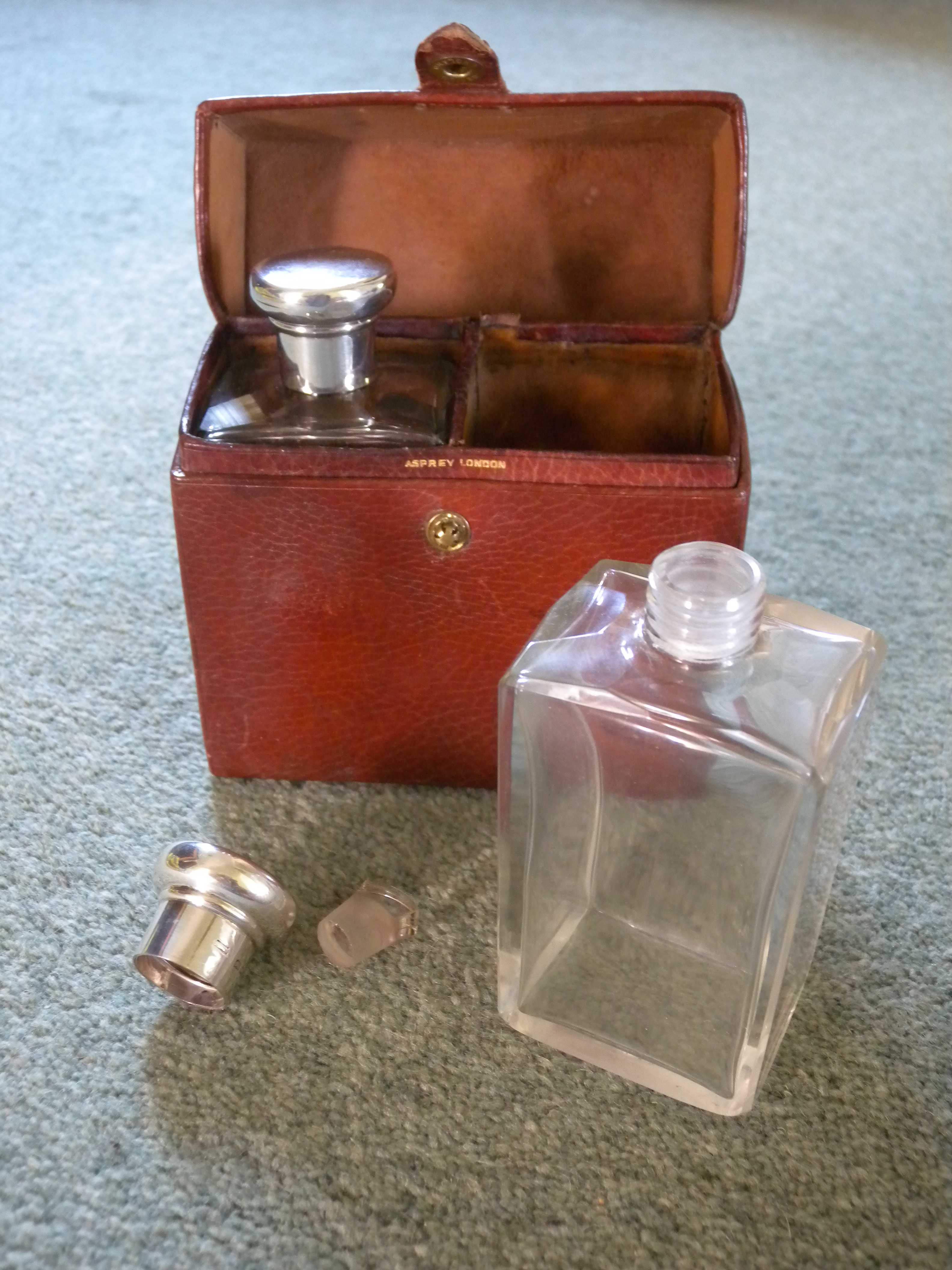 PAIR OF GLASS FLASKS/ BOTTLES WITH SILVER TOPS IN AN ASPREY`S LEATHER CASE P&P 18