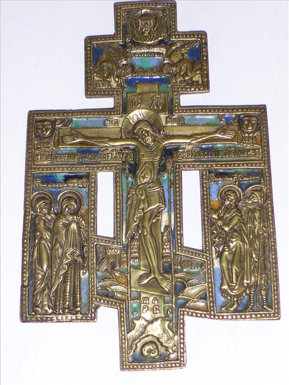 19TH CENTURY RUSSIAN ORTHODOX CRUCIFIX, CAST BRASS WITH RELIEF DECORATION ON A BLUE ENAMELLED