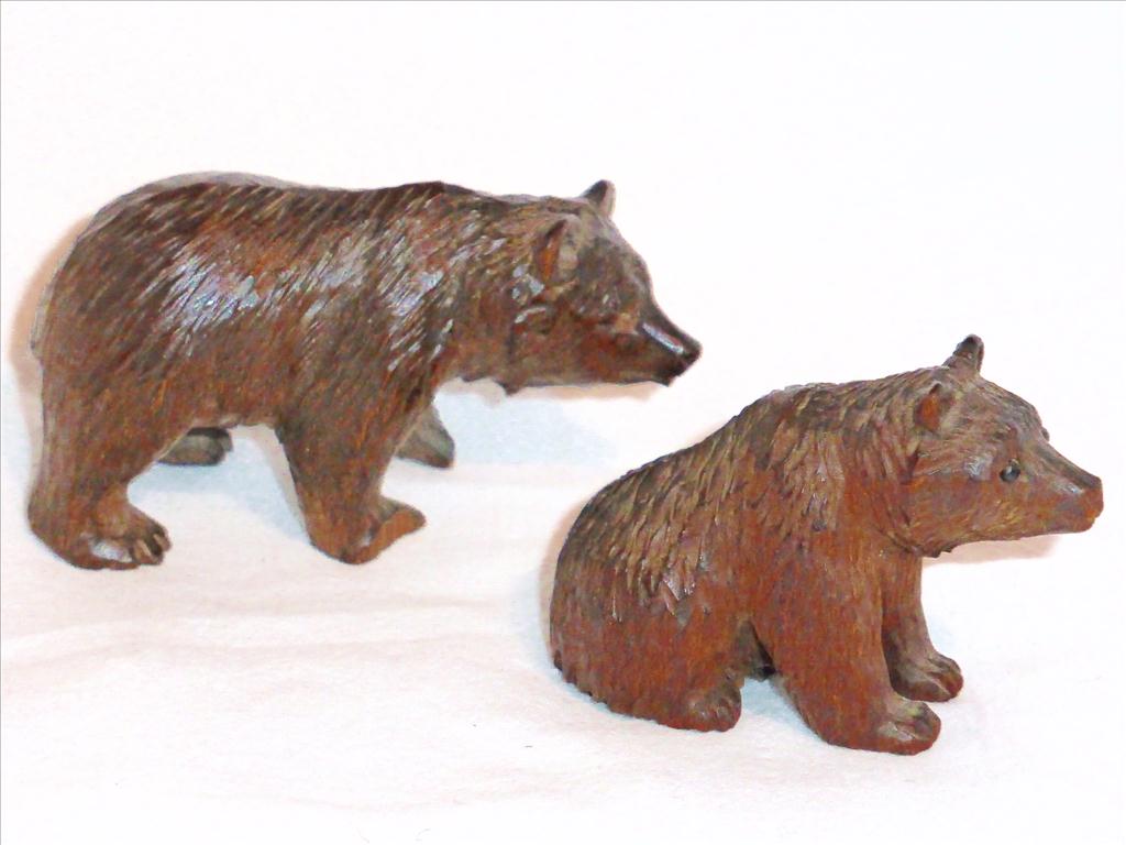 2 CARVED WOODEN BLACK FOREST TYPE BEAR FIGURES, LARGEST APPROX. 3 INS. FLAMBE POTTERY BEAR APPROX. 5