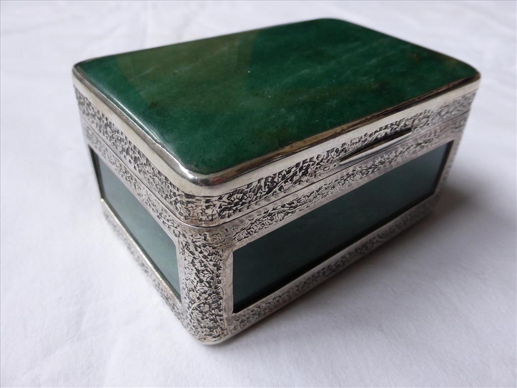 GOOD QUALITY JADE BOX WITH HINGED LID AND DECORATIVE INDIAN SILVER MOUNTSPostage Cost (basic) : £25