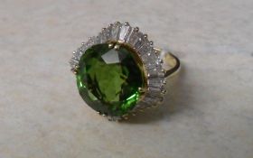 18ct peridot & diamond ring, approx 1.25ct - size approx O