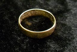 18ct gold band wt approx 3g - approx size P