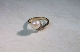 14ct gold pearl ring - size approx M