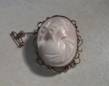 Cameo brooch in 9ct gold mount