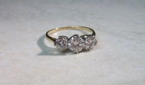 18ct gold 3 stone diamond ring - size approx M 1/2