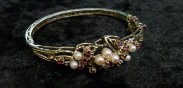 9ct gold ruby/cultured pearl bangle