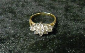 18ct gold ring approx 1ct diamonds - approx size M