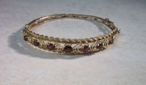 14ct gold & garnet bracelet