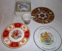 A Caverswall guilded plate, 2 Silver Jubilee plates & 2 commemorative mugs