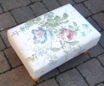 Sm footstool (white flower)