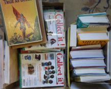 Sel of "Collect it" magazines and various antique collectors books, etc