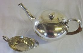 S.P tea pot and cream jug