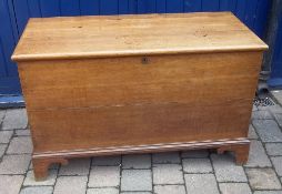 Oak coffer with bracket feet