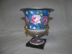 Early 19th c porcelain pedestal vase with hand painted rose decoration - approx 19cm tall (Some