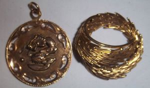 9ct gold brooch & oriental pendant / medallion, tested as 9ct gold, joint wt approx 20g