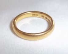 Gentlemans 22ct gold wedding band wt approx. 7.3g