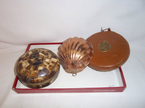 Brass jelly mould, cased leather tape measure & brass trinket pot