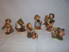 2 Hummel figurines 'Playmates' & 'Merry Wanderer' & sel. Hummel type figures