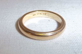 18ct gold wedding band wt approx. 4.8g