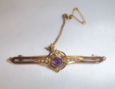 Vict. 15ct bar brooch with seed pearl and amethyst decoration