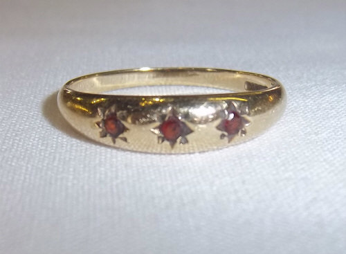 9ct gold 3 stone ring