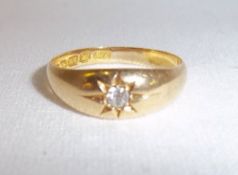 Gentlemans Vict. 18ct gold ring set with diamond chip