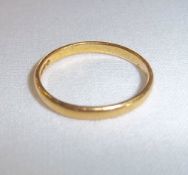 22 ct gold wedding band wt approx. 2g