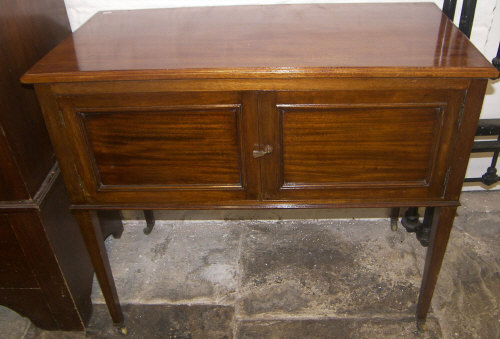 Edw. mah. washstand / side cabinet