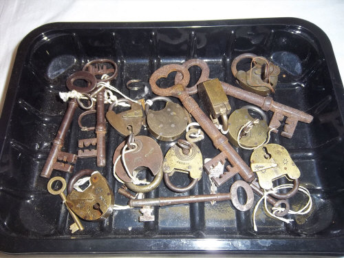 Sel. locks & keys