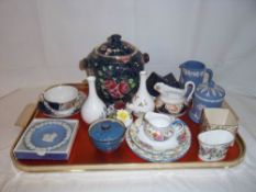 Sel. decorative ceramics inc. Royal Worcester, Wegwood etc.