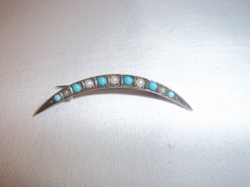 Silver brooch set with seed pearls & turquoise stones