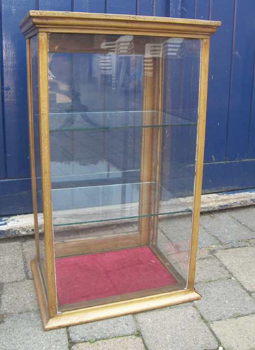 Sm. lt. Vict. display cabinet