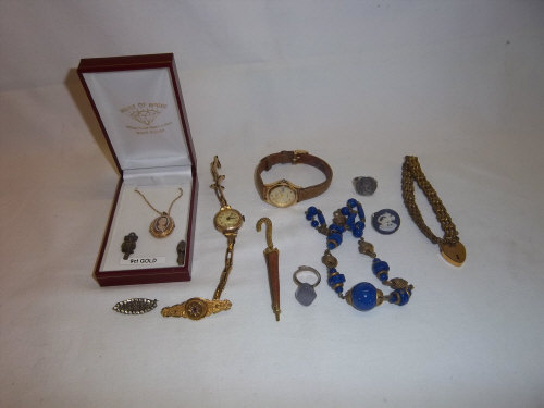 Ladies 9ct gold wristwatch, brooch stamped 575, gate bracelet etc.