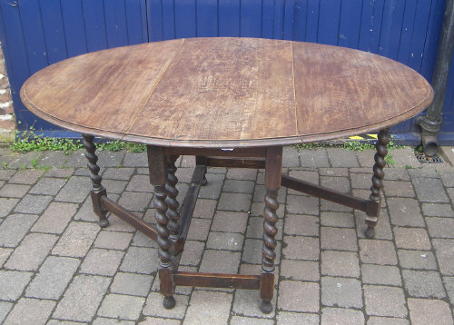 Oak gate-leg table
