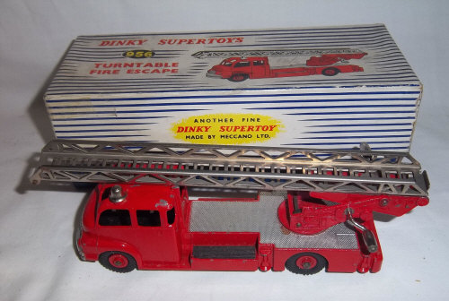 Dinky Supertoys `956 Turntable Fire Escape` in original box