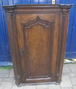 Geo. oak corner cupboard