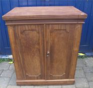 Specimen cabinet with internal drawers