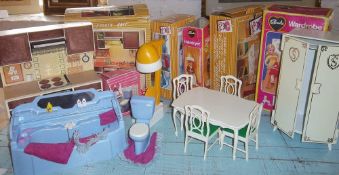 Pedigree Sindy boxed house accessories inc. hair dryer, toilet, bath, cooker unit, dining table &