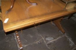 Draw leaf table