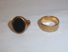 9ct gold signet ring & 9ct gold band