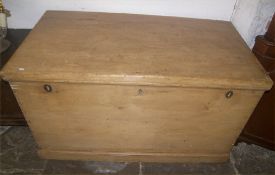 Lg. pine blanket box